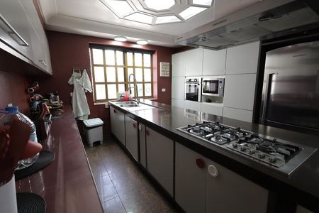 Apartamento à venda com 440m², 5 quartos e 4 vagas Apartamento à venda com 440m², 5 quartos e 4 vagasCozinha