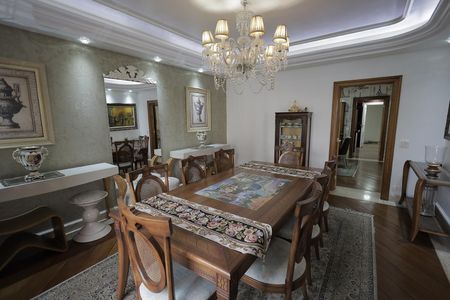Apartamento à venda com 440m², 5 quartos e 4 vagas Apartamento à venda com 440m², 5 quartos e 4 vagasSala de Jantar