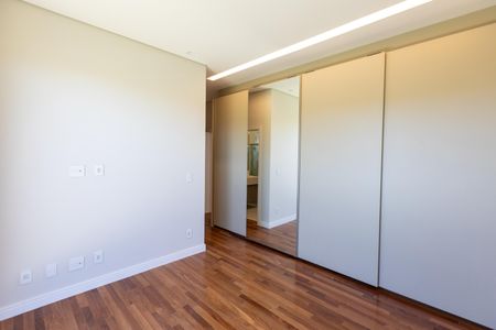 Casa à venda com 450m², 4 quartos e 6 vagas Casa à venda com 450m², 4 quartos e 6 vagasSuíte 3