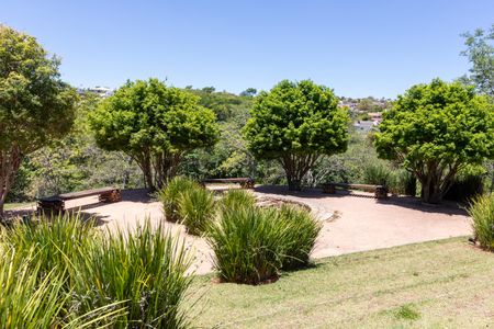 Casa à venda com 450m², 4 quartos e 6 vagas Casa à venda com 450m², 4 quartos e 6 vagasÁrea Comum - Lounge