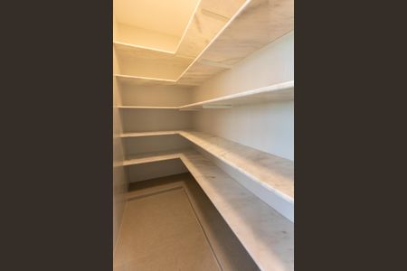 Casa à venda com 450m², 4 quartos e 6 vagas Casa à venda com 450m², 4 quartos e 6 vagasDespensa