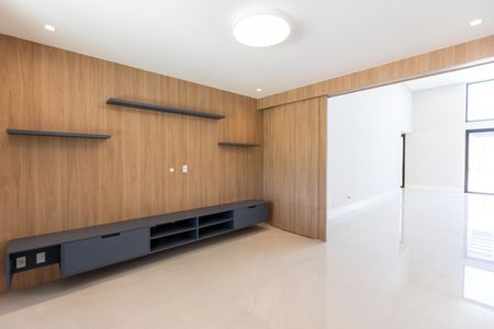 Casa à venda com 450m², 4 quartos e 6 vagas Casa à venda com 450m², 4 quartos e 6 vagasSala de TV