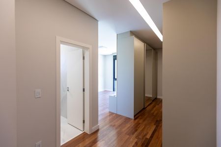 Casa à venda com 450m², 4 quartos e 6 vagas Casa à venda com 450m², 4 quartos e 6 vagasSuíte 1