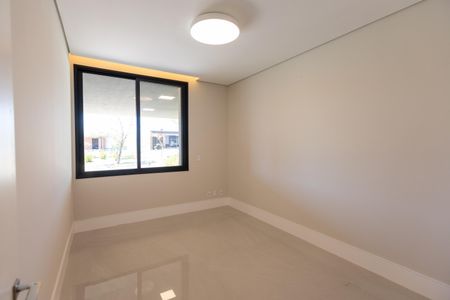 Casa à venda com 450m², 4 quartos e 6 vagas Casa à venda com 450m², 4 quartos e 6 vagasEscritório