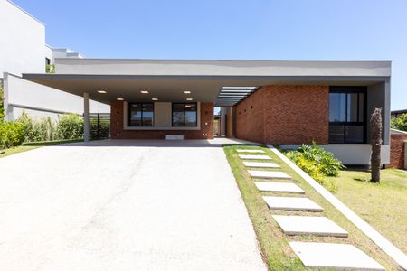 Casa à venda com 450m², 4 quartos e 6 vagas Casa à venda com 450m², 4 quartos e 6 vagasFachada da Casa