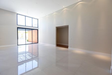 Casa à venda com 450m², 4 quartos e 6 vagas Casa à venda com 450m², 4 quartos e 6 vagasSala