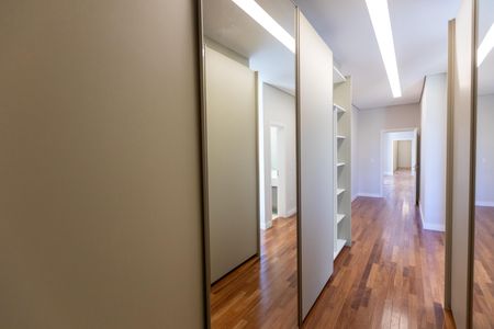 Casa à venda com 450m², 4 quartos e 6 vagas Casa à venda com 450m², 4 quartos e 6 vagasSuíte 1