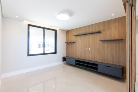 Casa à venda com 450m², 4 quartos e 6 vagas Casa à venda com 450m², 4 quartos e 6 vagasSala de TV