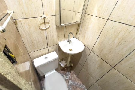 Banheiro de casa para alugar com 1 quarto, 15m² em Vila Moraes, São Paulo