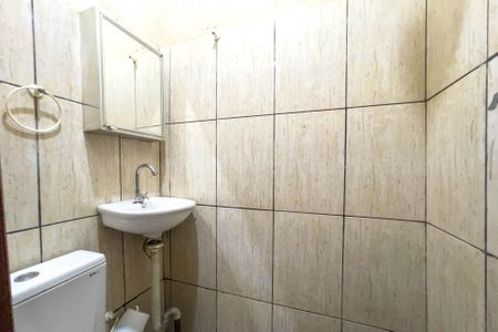 Banheiro de casa para alugar com 1 quarto, 15m² em Vila Moraes, São Paulo