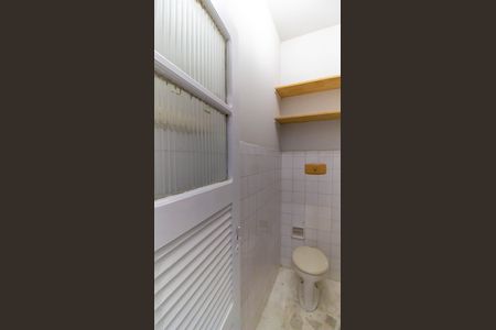 Apartamento para alugar com 130m², 2 quartos e sem vaga Apartamento para alugar com 130m², 2 quartos e sem vagaBanheiro de Serviço