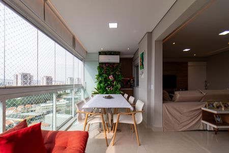 Apartamento à venda com 129m², 3 quartos e 2 vagas Apartamento à venda com 129m², 3 quartos e 2 vagasVaranda