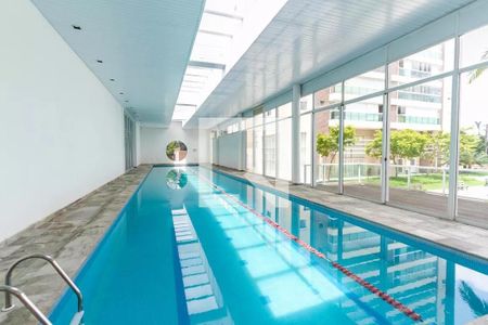 Apartamento à venda com 129m², 3 quartos e 2 vagas Apartamento à venda com 129m², 3 quartos e 2 vagasÁrea comum - Piscina