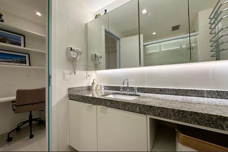 Banheiro de apartamento para alugar com 1 quarto, 40m² em Glória, Rio de Janeiro