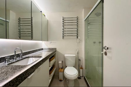 Banheiro de apartamento para alugar com 1 quarto, 40m² em Glória, Rio de Janeiro