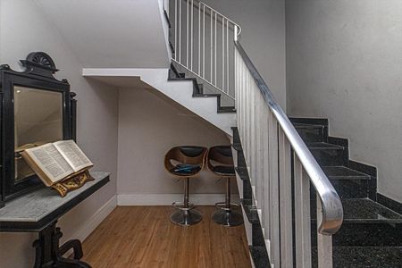 hall e acesso para o piso superior_2 de casa à venda com 3 quartos, 300m² em Vila Moinho Velho, São Paulo
