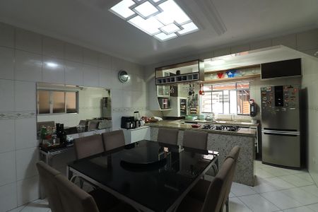 Casa à venda com 222m², 4 quartos e 6 vagasCopa e Cozinha 