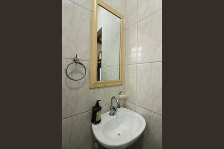 Casa à venda com 222m², 4 quartos e 6 vagasBanheiro de Serviço