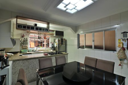 Casa à venda com 222m², 4 quartos e 6 vagasCopa e Cozinha 