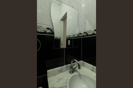 Casa à venda com 222m², 4 quartos e 6 vagasQuarto 3 - Suíte Banheiro