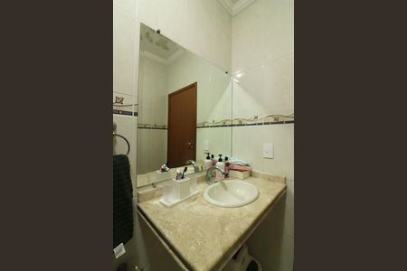 Casa à venda com 222m², 4 quartos e 6 vagasBanheiro Social