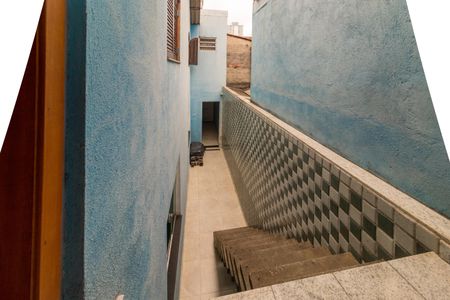 Casa à venda com 160m², 3 quartos e 3 vagas Casa à venda com 160m², 3 quartos e 3 vagasEscada e corredor de acesso