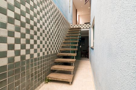 Casa à venda com 160m², 3 quartos e 3 vagas Casa à venda com 160m², 3 quartos e 3 vagasEscada de acesso
