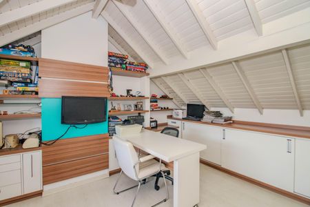 Casa de condomínio à venda com 150m², 3 quartos e 2 vagas Casa de condomínio à venda com 150m², 3 quartos e 2 vagasSótão