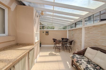 Casa de condomínio à venda com 150m², 3 quartos e 2 vagas Casa de condomínio à venda com 150m², 3 quartos e 2 vagasVaranda