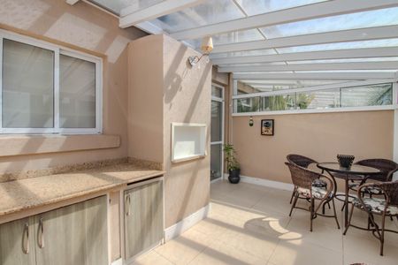 Casa de condomínio à venda com 150m², 3 quartos e 2 vagas Casa de condomínio à venda com 150m², 3 quartos e 2 vagasVaranda