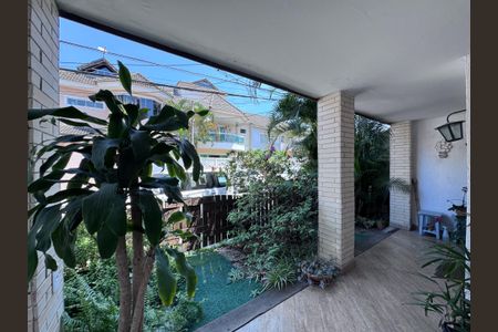 Casa de condomínio à venda com 160m², 3 quartos e 1 vaga Casa de condomínio à venda com 160m², 3 quartos e 1 vagaÁrea externa