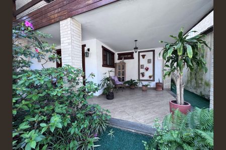 Casa de condomínio à venda com 160m², 3 quartos e 1 vaga Casa de condomínio à venda com 160m², 3 quartos e 1 vagaÁrea externa