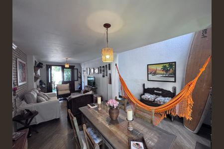 Casa de condomínio à venda com 160m², 3 quartos e 1 vaga Casa de condomínio à venda com 160m², 3 quartos e 1 vagaSala