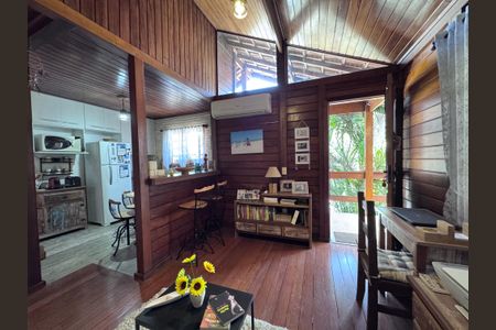 Casa de condomínio à venda com 160m², 3 quartos e 1 vaga Casa de condomínio à venda com 160m², 3 quartos e 1 vagaSala 2