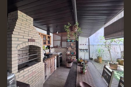 Casa de condomínio à venda com 160m², 3 quartos e 1 vaga Casa de condomínio à venda com 160m², 3 quartos e 1 vagaÁrea externa