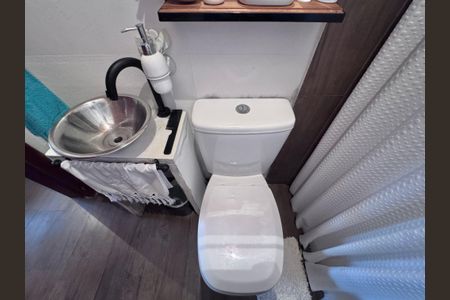 Casa de condomínio à venda com 160m², 3 quartos e 1 vaga Casa de condomínio à venda com 160m², 3 quartos e 1 vagaBanheiro da Suíte