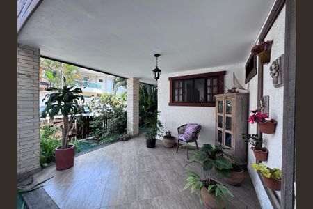 Casa de condomínio à venda com 160m², 3 quartos e 1 vaga Casa de condomínio à venda com 160m², 3 quartos e 1 vagaÁrea externa