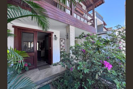 Casa de condomínio à venda com 160m², 3 quartos e 1 vaga Casa de condomínio à venda com 160m², 3 quartos e 1 vagaÁrea de ServiçoÁrea externa