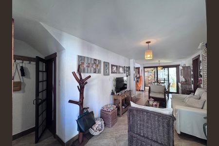 Casa de condomínio à venda com 160m², 3 quartos e 1 vaga Casa de condomínio à venda com 160m², 3 quartos e 1 vagaÁrea externa