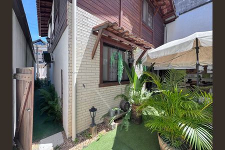 Casa de condomínio à venda com 160m², 3 quartos e 1 vaga Casa de condomínio à venda com 160m², 3 quartos e 1 vagaÁrea externa