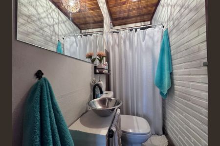 Casa de condomínio à venda com 160m², 3 quartos e 1 vaga Casa de condomínio à venda com 160m², 3 quartos e 1 vagaBanheiro da Suíte