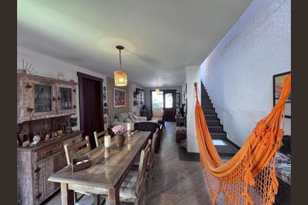 Sala de casa de condomínio à venda com 3 quartos, 160m² em Vargem Pequena, Rio de Janeiro