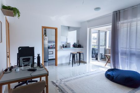 Sala de apartamento à venda com 2 quartos, 69m² em Vila da Serra, Nova Lima