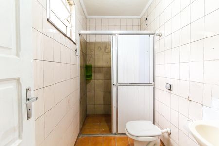 Banheiro de casa para alugar com 1 quarto, 42m² em Jardim Robru, São Paulo