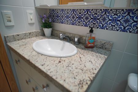 Apartamento à venda com 64m², 2 quartos e 2 vagasBanheiro Social