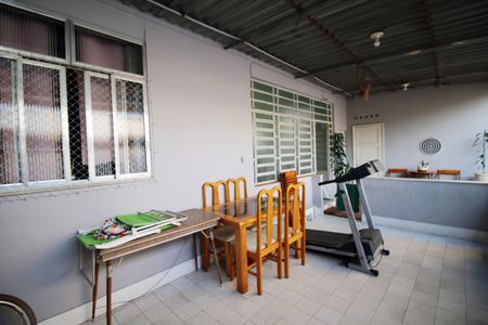 Casa à venda com 300m², 2 quartos e 6 vagasÁrea Externa