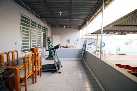 Casa à venda com 300m², 2 quartos e 6 vagasÁrea Externa