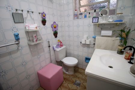 Casa à venda com 300m², 2 quartos e 6 vagasBanheiro