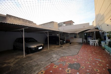 Casa à venda com 300m², 2 quartos e 6 vagasQuintal e Garagem