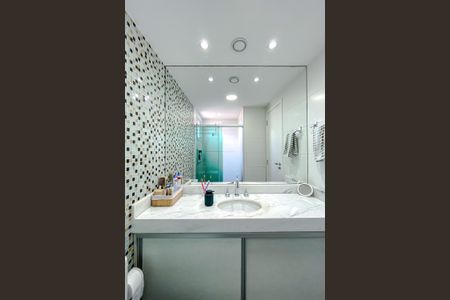 Apartamento à venda com 101m², 3 quartos e 2 vagas Apartamento à venda com 101m², 3 quartos e 2 vagasBanheiro da Suíte